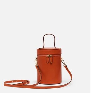 Silver & Riley 

NOLA BUCKET LEATHER BAG IN MANDARIN ORANGE